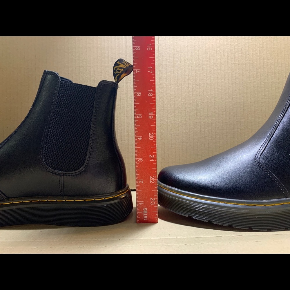 NEW w/o box Dr. Martens black leather ankle boot - Picture 8 of 13